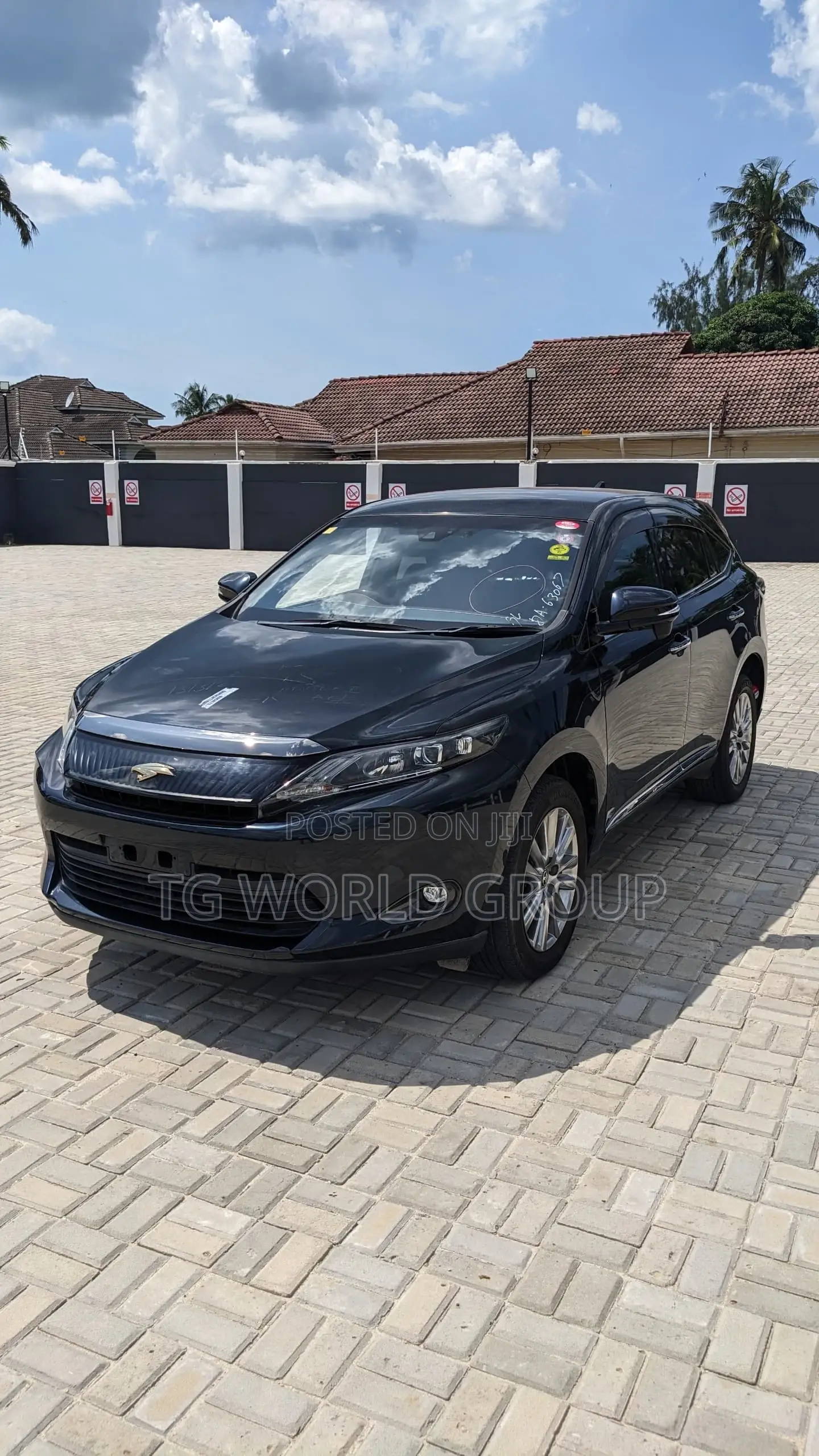 Toyota Harrier 2.0 2015 Black