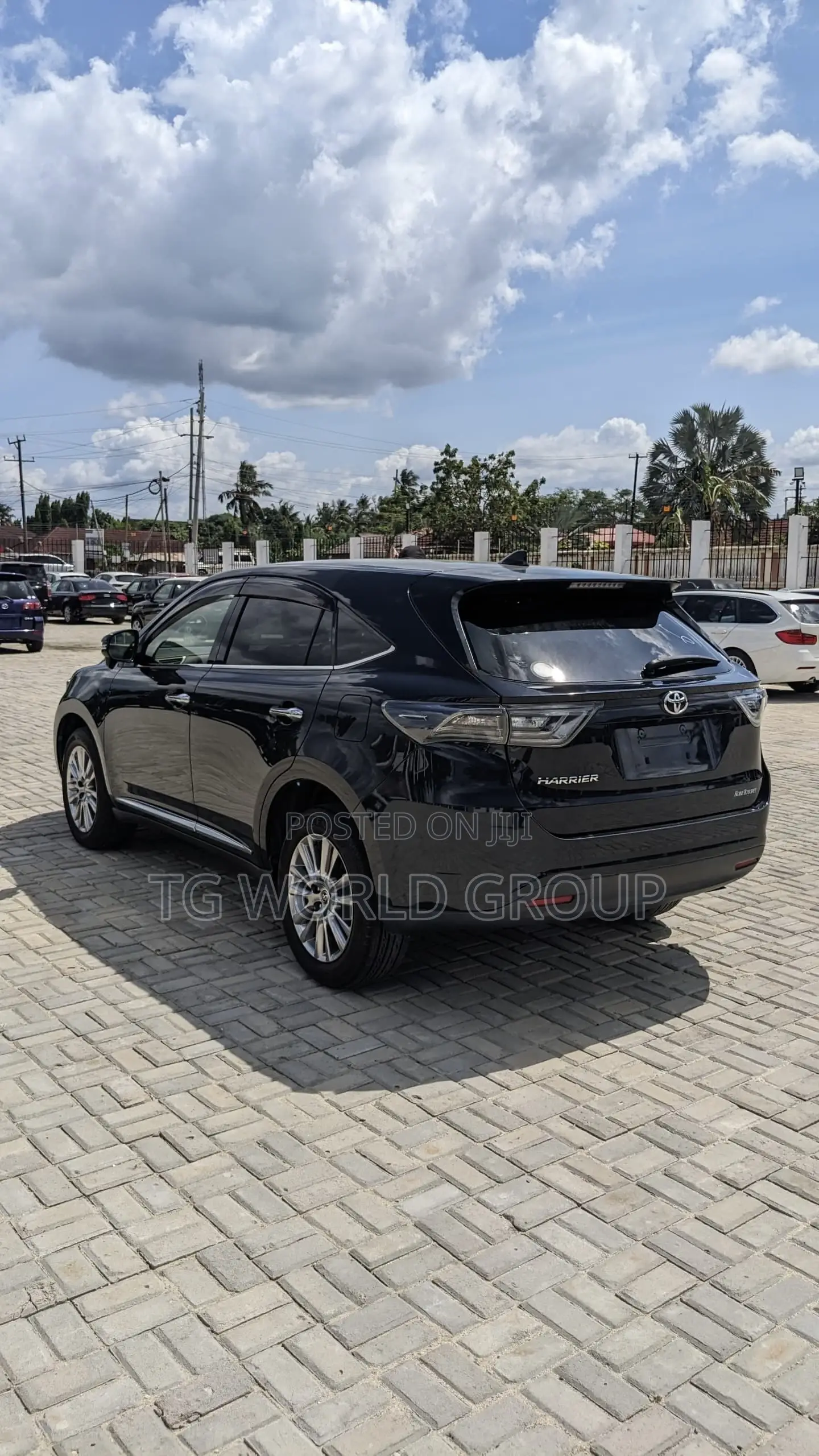 Toyota Harrier 2.0 2015 Black