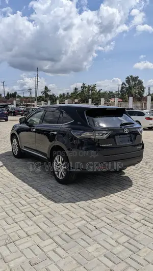 Toyota Harrier 2.0 2015 Black