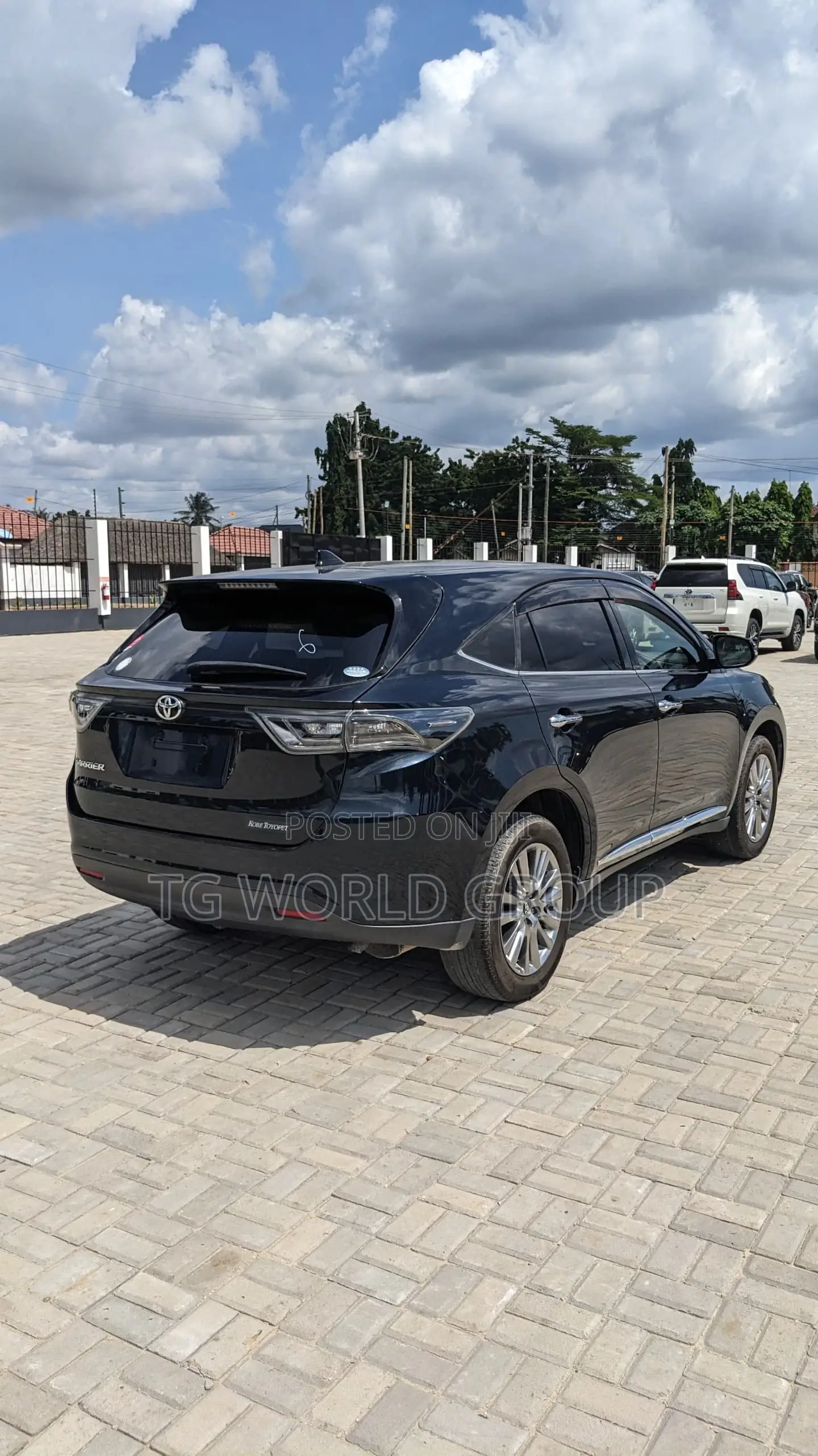 Toyota Harrier 2.0 2015 Black