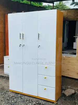 Wardrobes Milango Mitatu Rangi Ni Multicolored