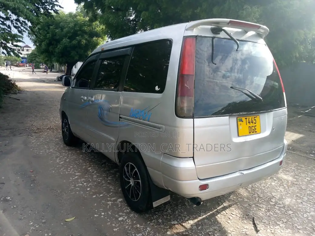 Toyota TownAce Noah 1999 Silver