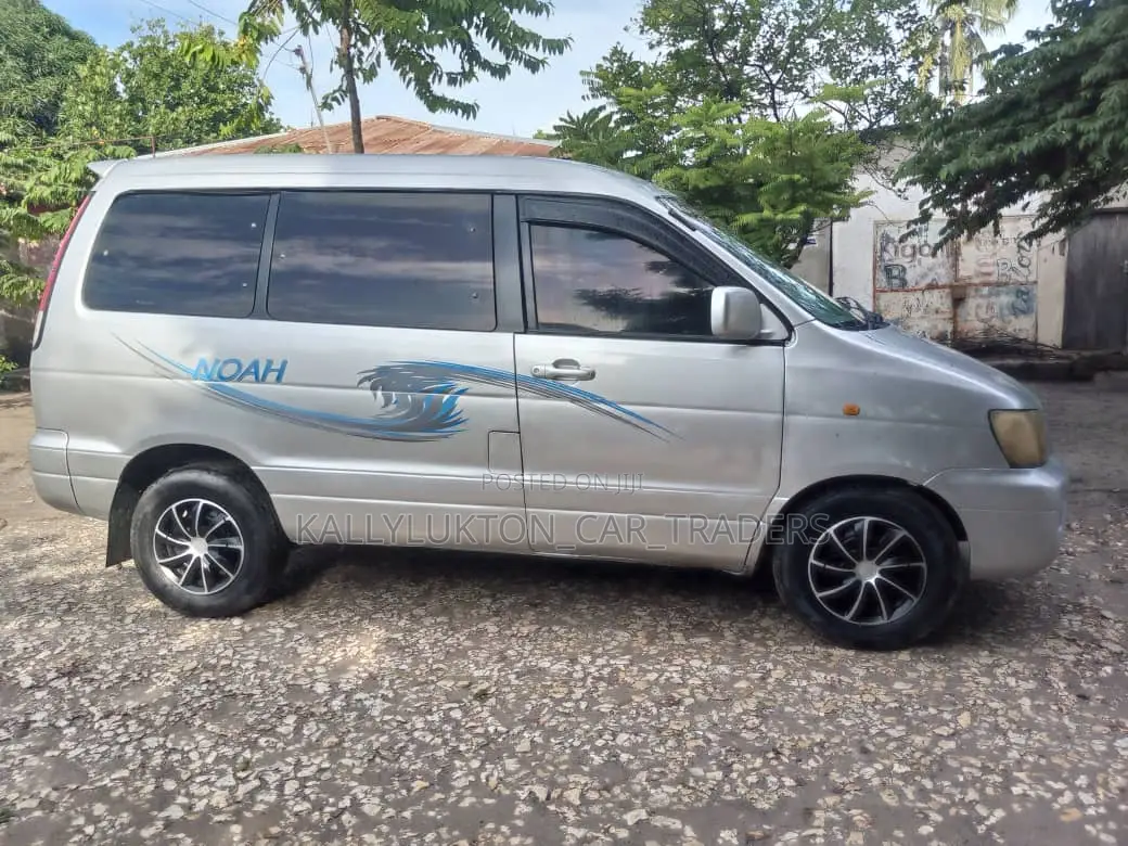 Toyota TownAce Noah 1999 Silver