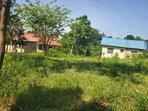 Kiwanja Kinauzwa Madale Mivumoni