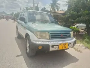 Mitsubishi Pajero 1999 Green