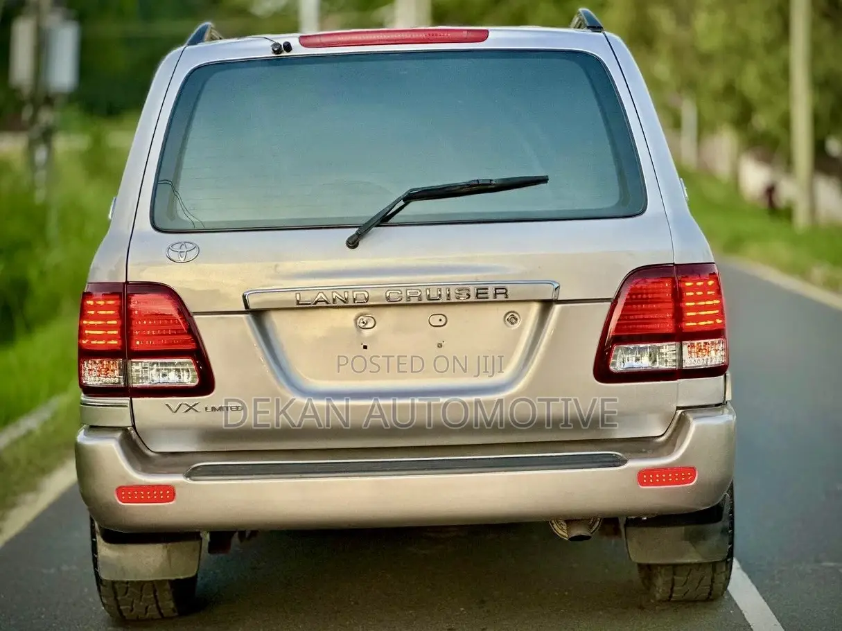 Toyota Land Cruiser HDJ 100 2000 Silver