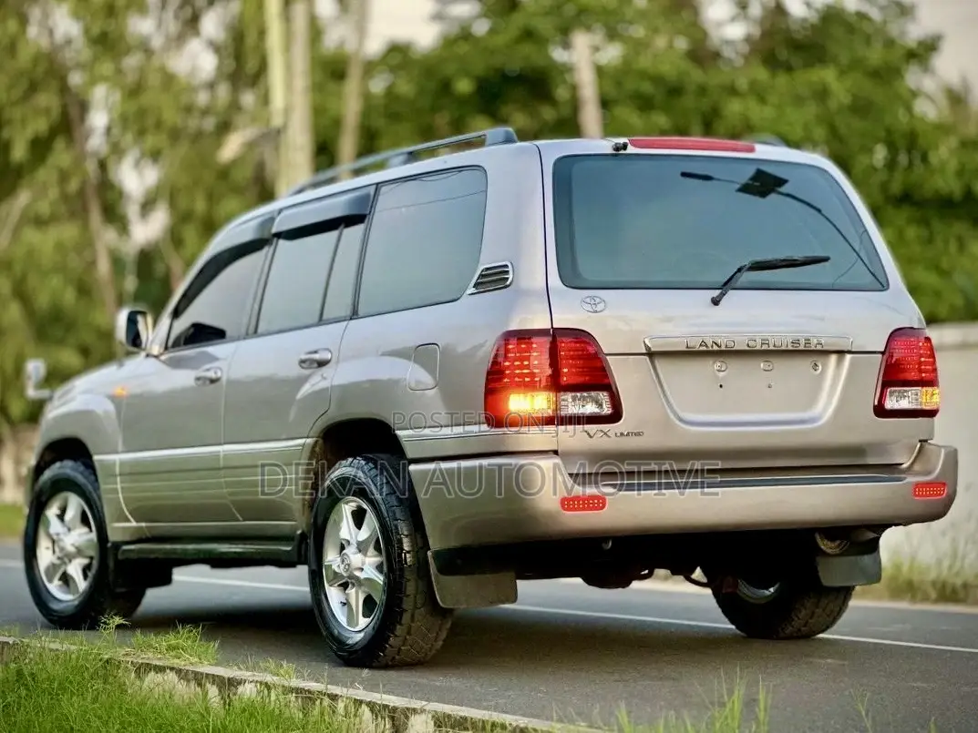 Toyota Land Cruiser HDJ 100 2000 Silver