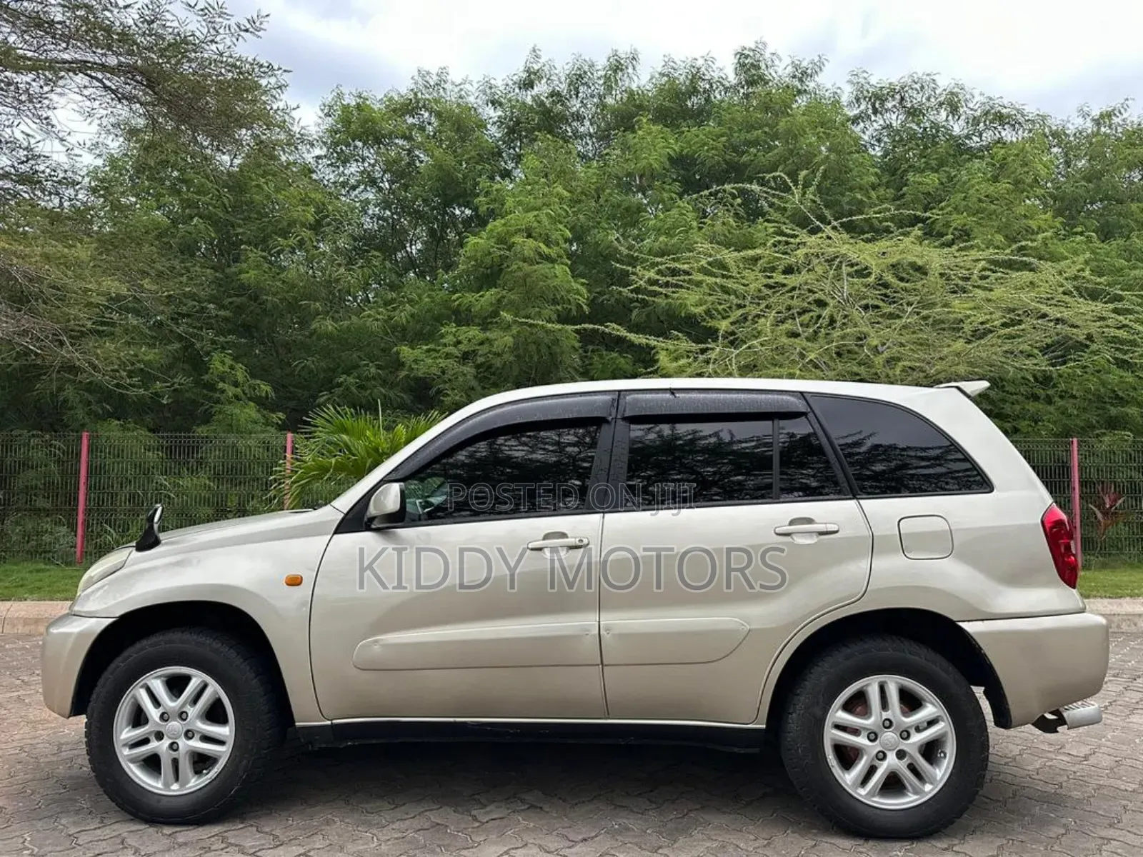 Toyota RAV4 2005 Gold
