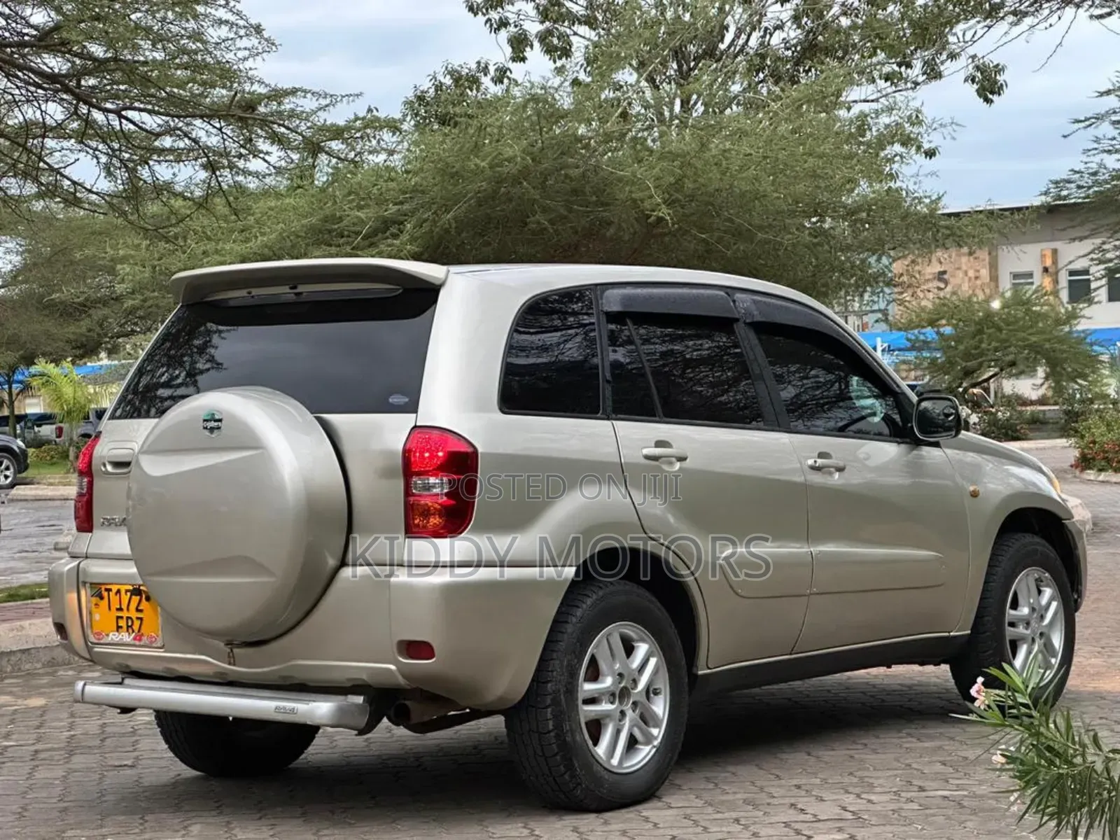 Toyota RAV4 2005 Gold