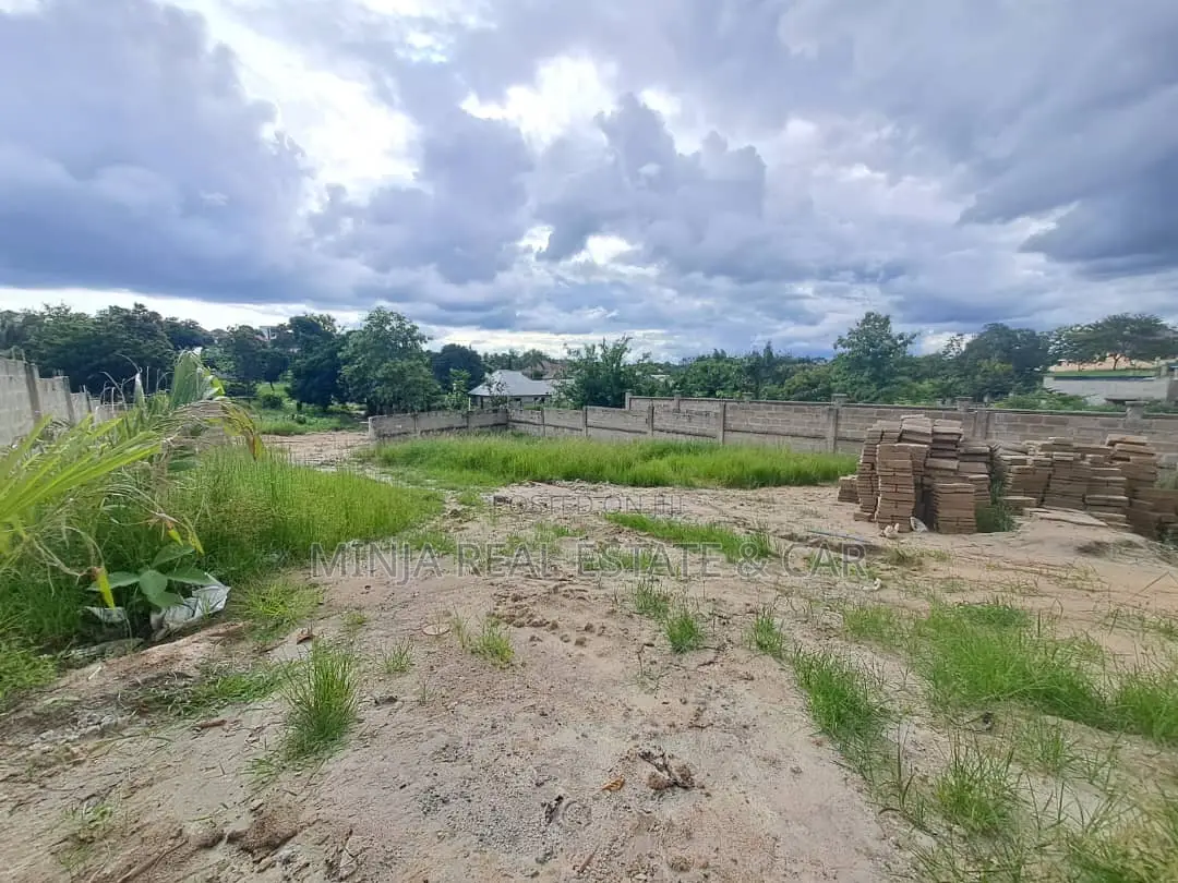 Kiwanja Kinauzwa Mbezi Luguluni