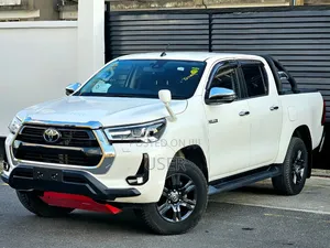 Toyota Hilux 2021 White