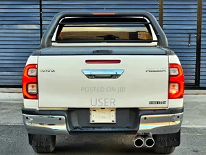 Toyota Hilux 2021 White