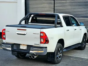 Toyota Hilux 2021 White