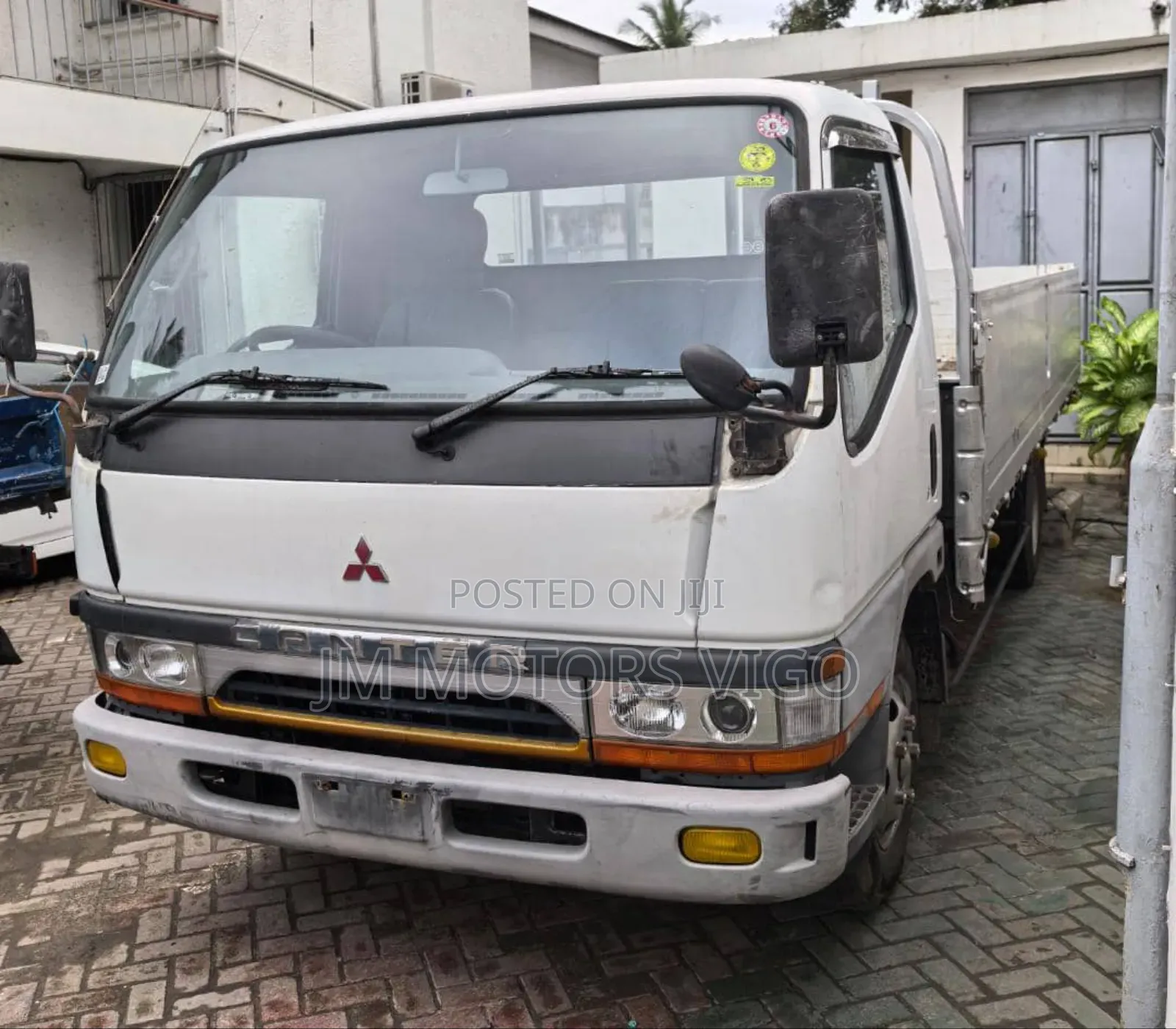 Mitsubishi Canter Long Base