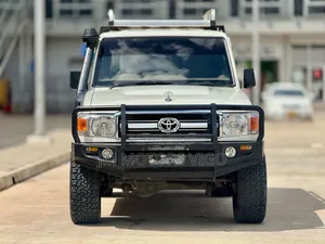 Toyota Land Cruiser 4.5 V8 DLX 2012 White