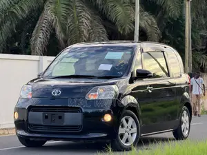 Toyota Porte 2014 Black