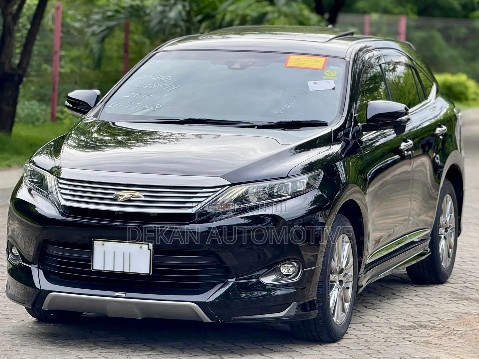Toyota Harrier 2.0 2015 Black