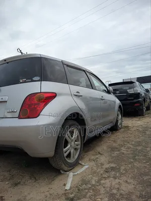 Toyota IST 2005 Silver