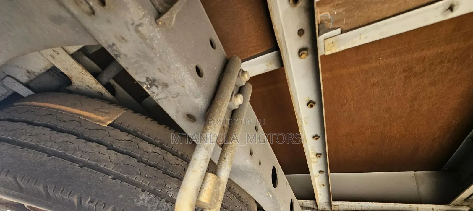 Mitsubishi L300 2002 White