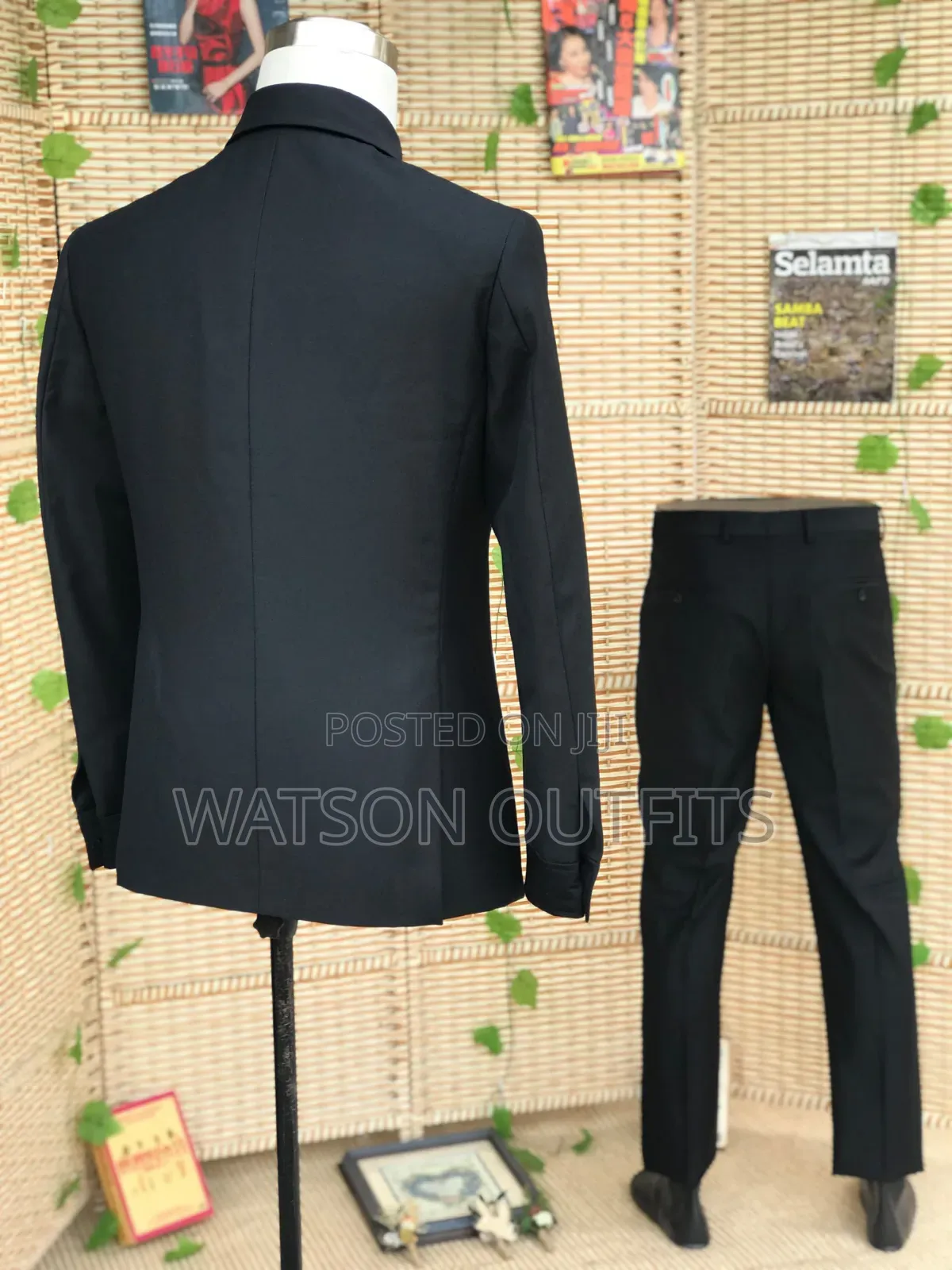 Maligan Black Suits in Safari Mode