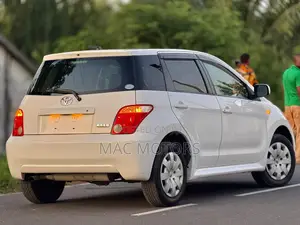 Toyota IST 2006 White