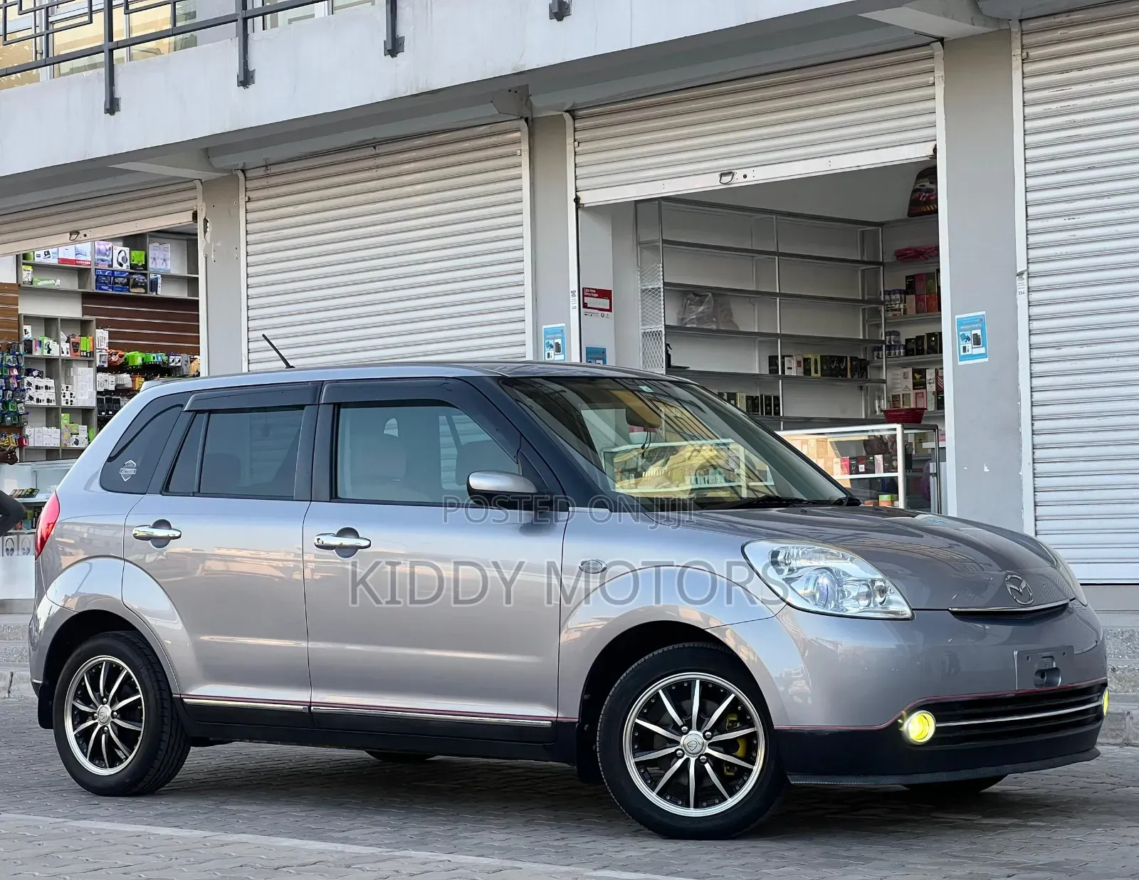 Mazda Verisa 2005 Silver