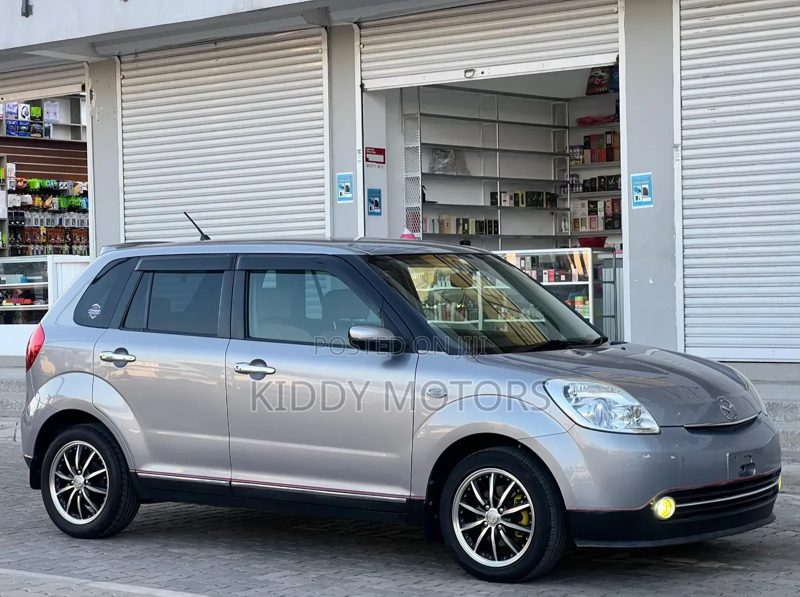 Mazda Verisa 2005 Silver