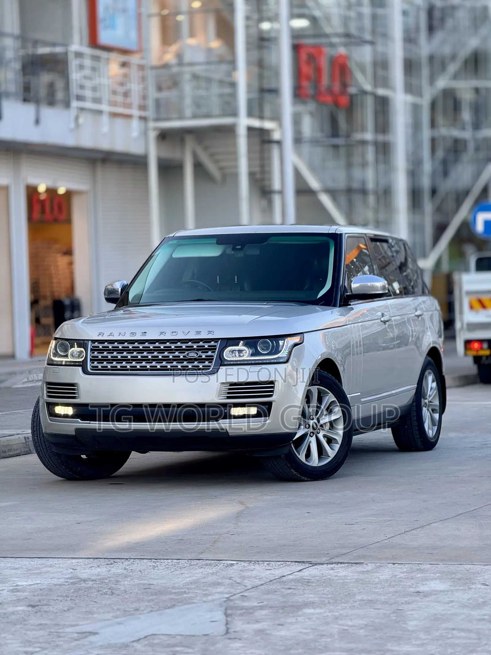 Land Rover Range Rover Vogue 2014 Gold