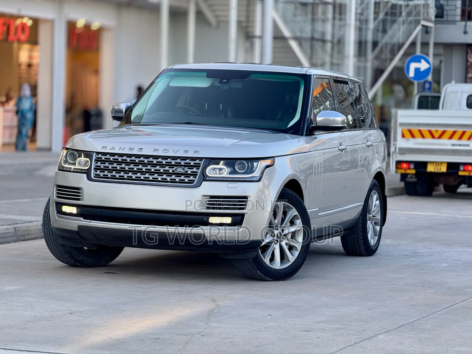 Land Rover Range Rover Vogue 2014 Gold