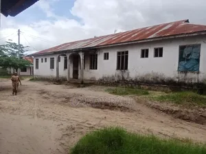 12bdrm House in Bago for sale