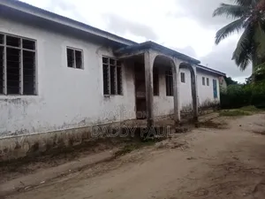 12bdrm House in Bago for sale