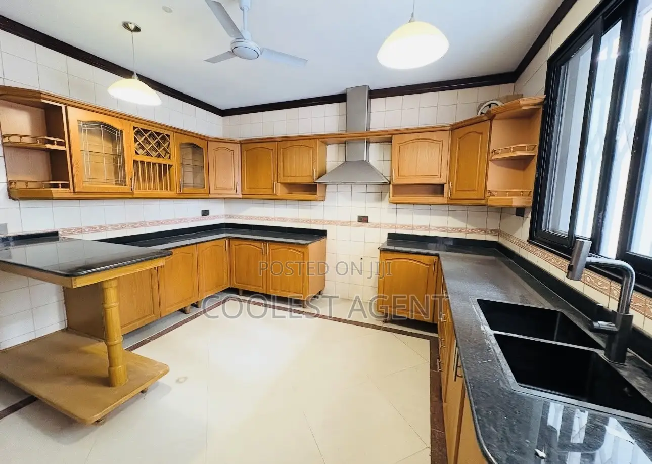 Furnished 4bdrm Villa in Coolest Estate for rent
