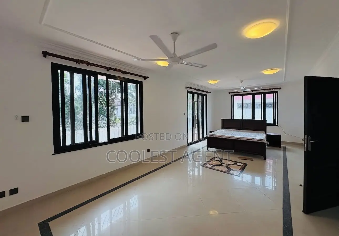 Furnished 4bdrm Villa in Coolest Estate for rent
