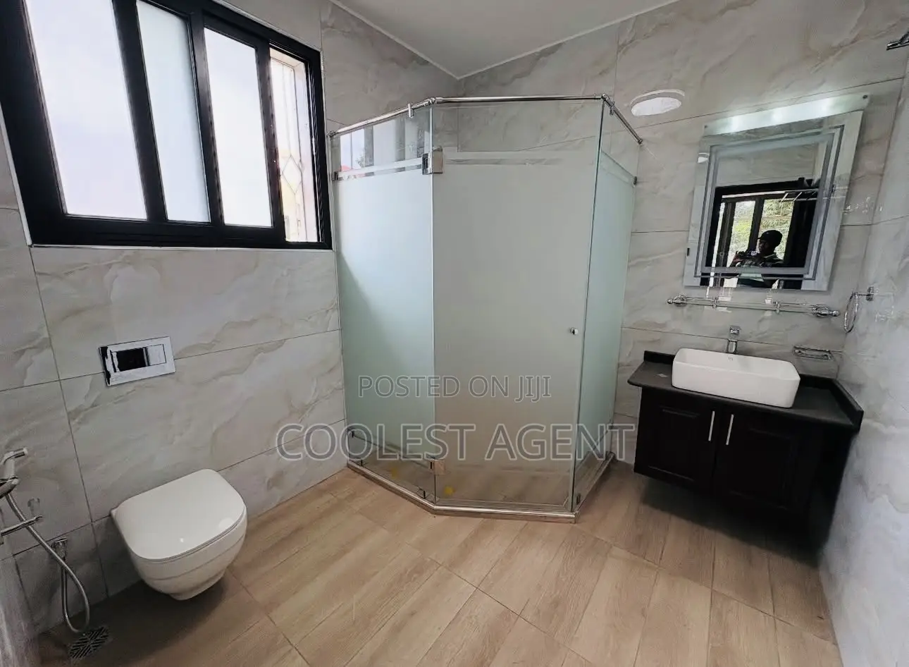 Furnished 4bdrm Villa in Coolest Estate for rent
