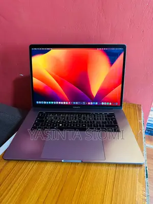 Laptop Apple MacBook Pro 2017 16GB Intel Core I7 SSD 512GB