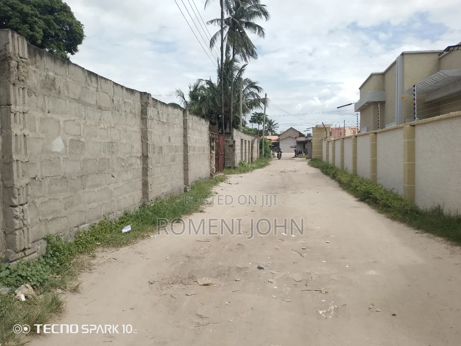Fremu 35+Ukumbi Zinauzwa Bilion 4.5 Ukonga Moshibar Location