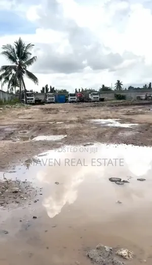 Yard Inauzwa Buguruni Mandela Road
