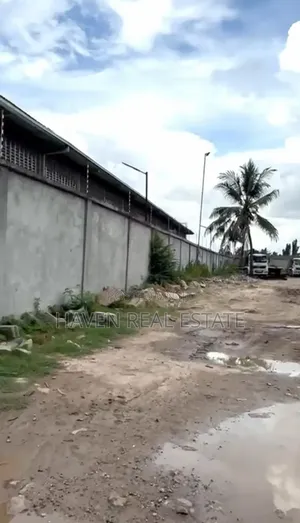 Yard Inauzwa Buguruni Mandela Road
