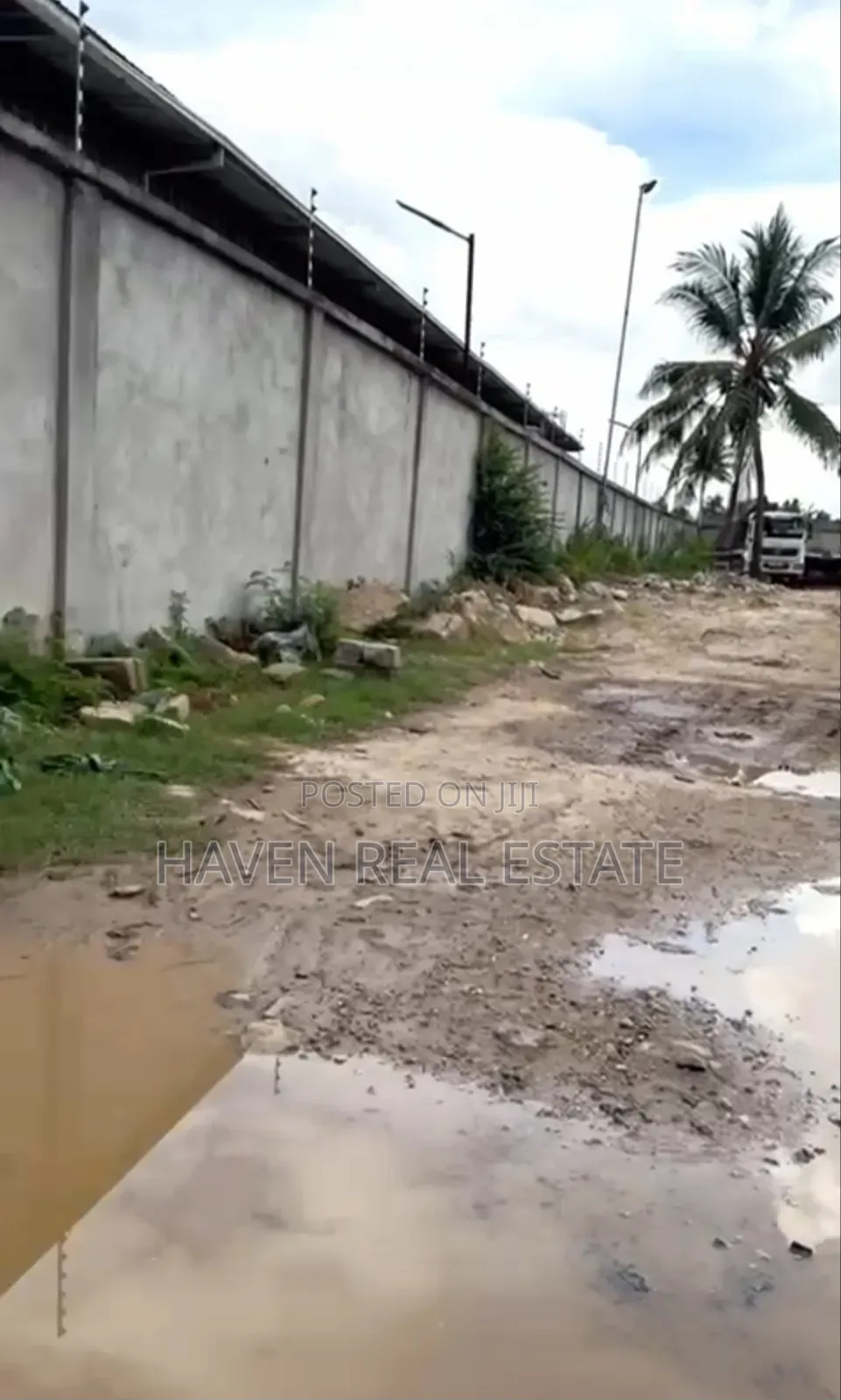 Yard Inauzwa Buguruni Mandela Road