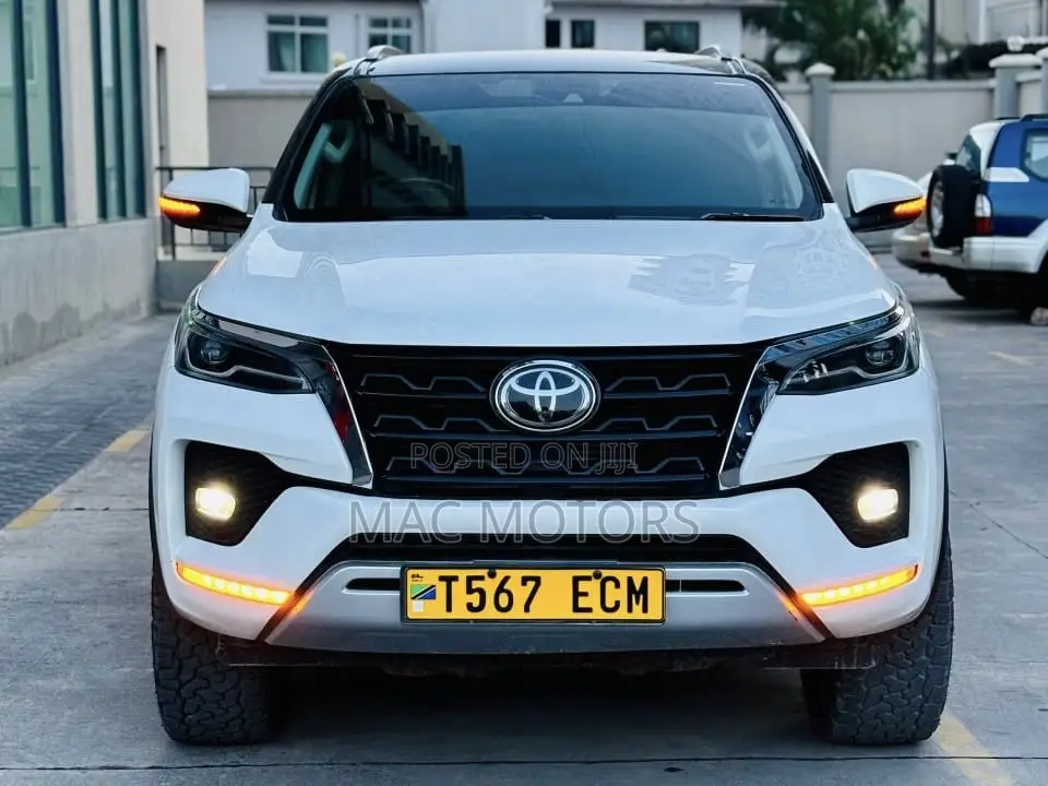 Toyota Fortuner 2.8 D AWD 2022 White