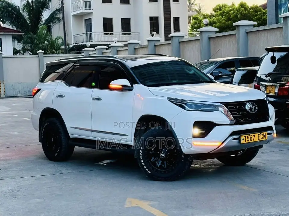 Toyota Fortuner 2.8 D AWD 2022 White
