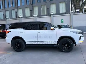 Toyota Fortuner 2.8 D AWD 2022 White