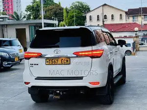 Toyota Fortuner 2.8 D AWD 2022 White