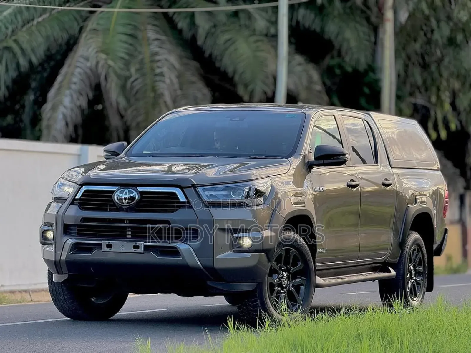 Toyota Hilux 2024 Gray