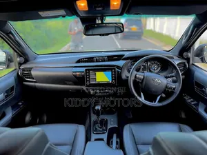 Toyota Hilux 2024 Gray