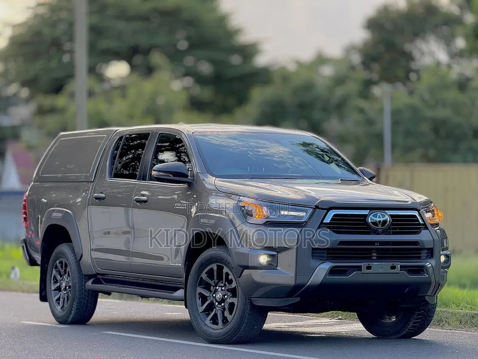 Toyota Hilux 2024 Gray