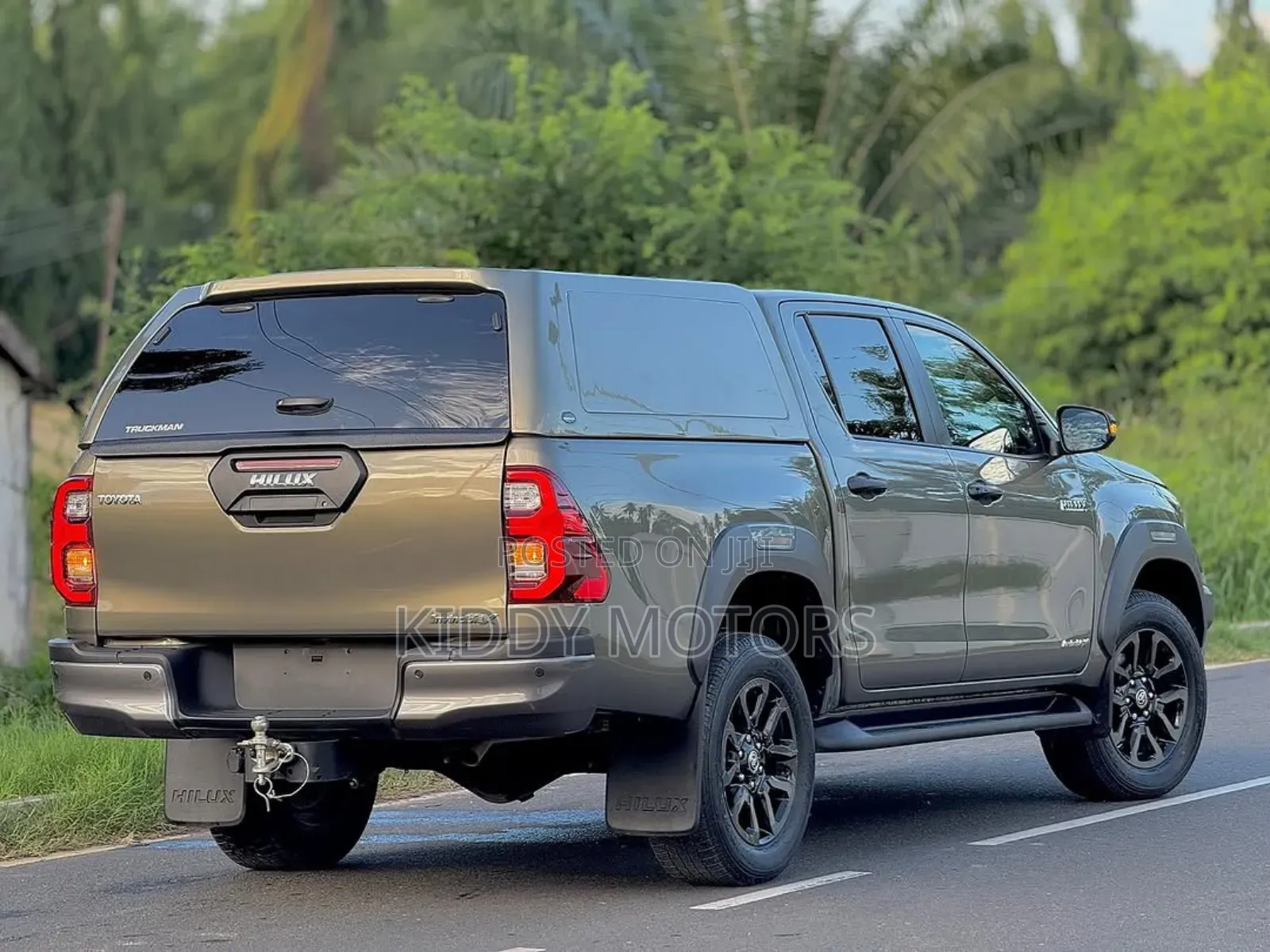 Toyota Hilux 2024 Gray