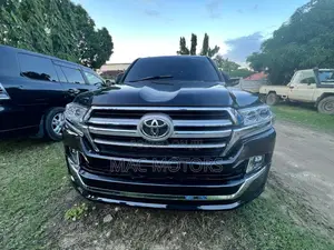 Toyota Land Cruiser 4.5 V8 VXR 2018 Black
