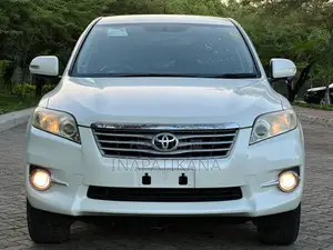 Toyota Vanguard 2011 Silver