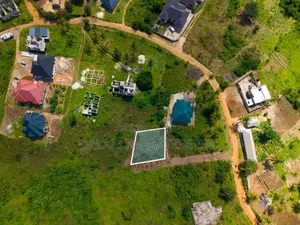 Eneo Lenye Ukubwa Wa SQMT 400 Linauzw Lipo Mbezi Mpiji Magoe